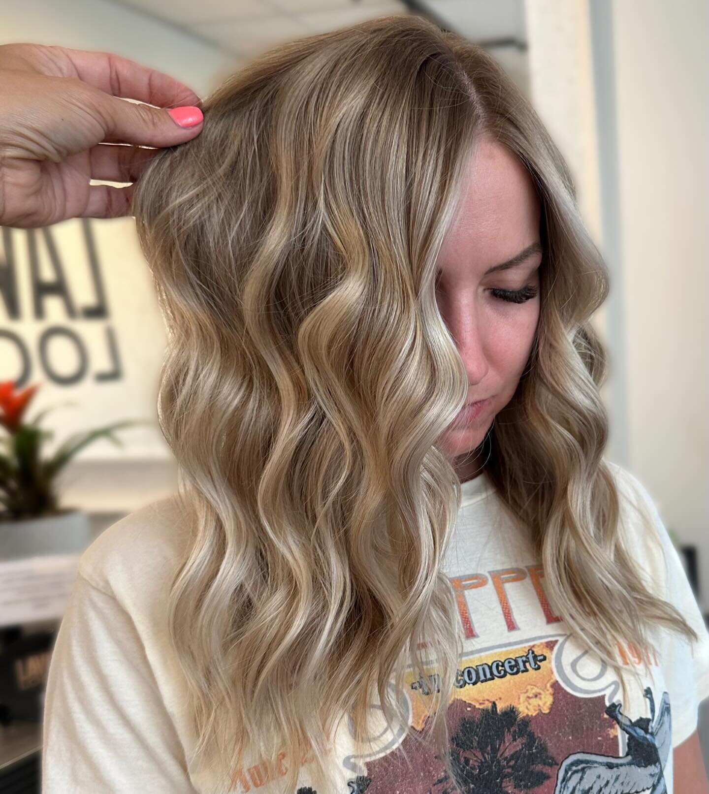 Dimensional Blonde Balayage
.
So grateful for this babe, she drives almost 2 hours to come see me🥰 
Love our time together catching up while making yummy hair!
.
.
#oligopro #utahhair#utahcolorist#utahsalon#utahbalayage#balayageutah