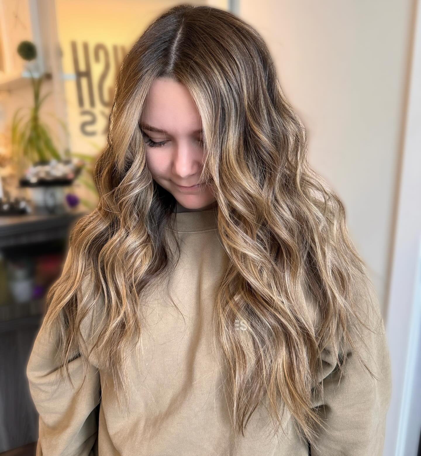 🌟 Embracing the beauty of dimensional brunette haircolor! ✨ 
I always Love working with this amazing head of hair (and amazing human she is)
and bringing depth and brightness to her locks. Achieving the perfect balance of tones is always a joy!
#uta
