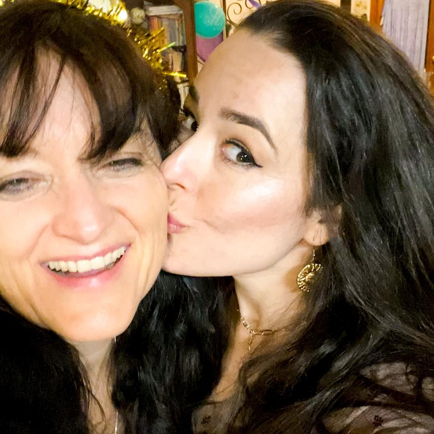 Happy Birthdayyyy to my strong, amazing, gorgeous and talented Mom! @melindanevins (It was 3/27- but we were busy celebrating yesterday) 
I love you so much!! ❤️🎂👑

#birthday #birthdaygirl #birthdaycake #angel #angelfoodcake #imadeit #baking #baker