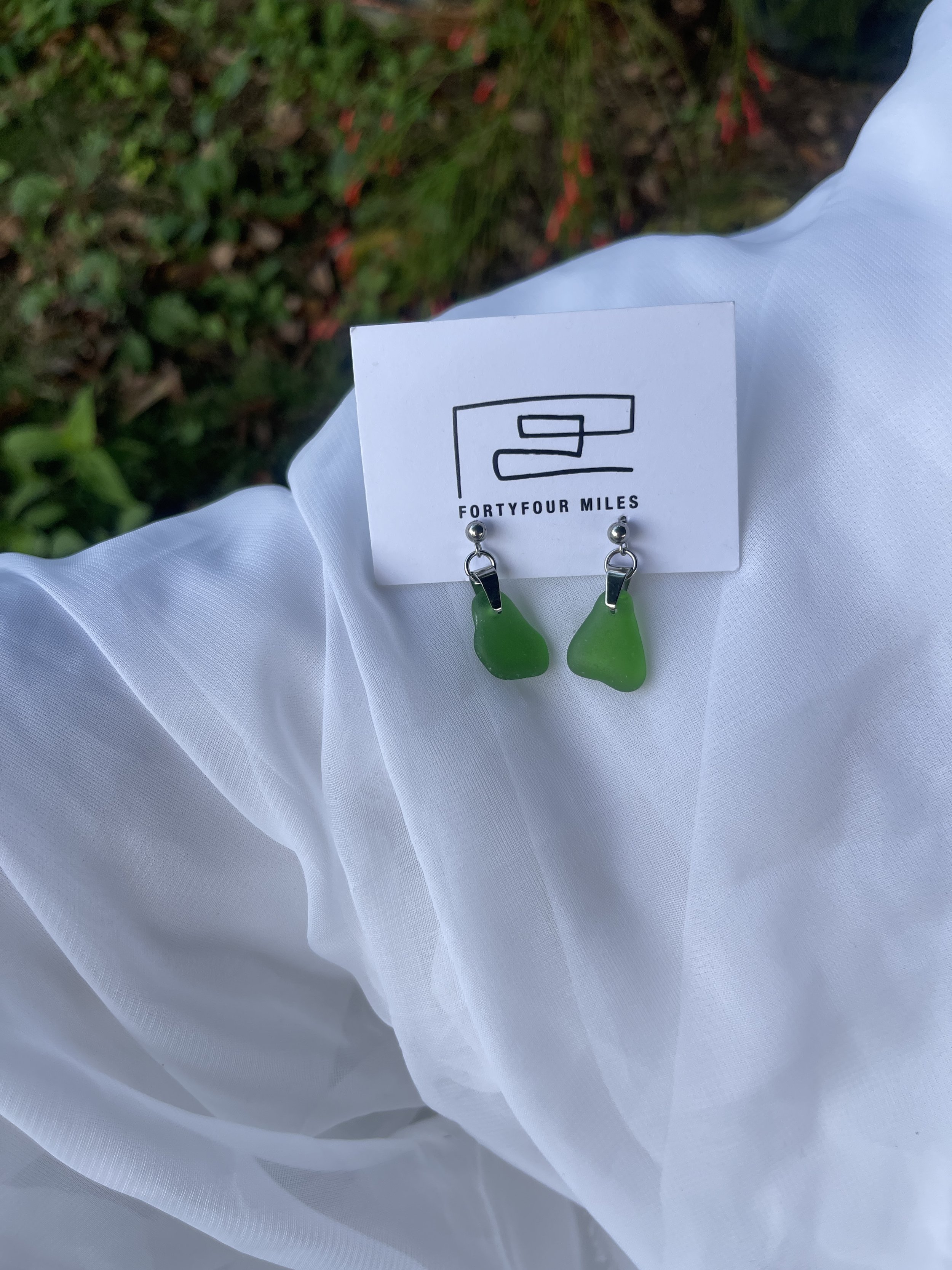 SG Earrings with bail GREEN 3.JPG