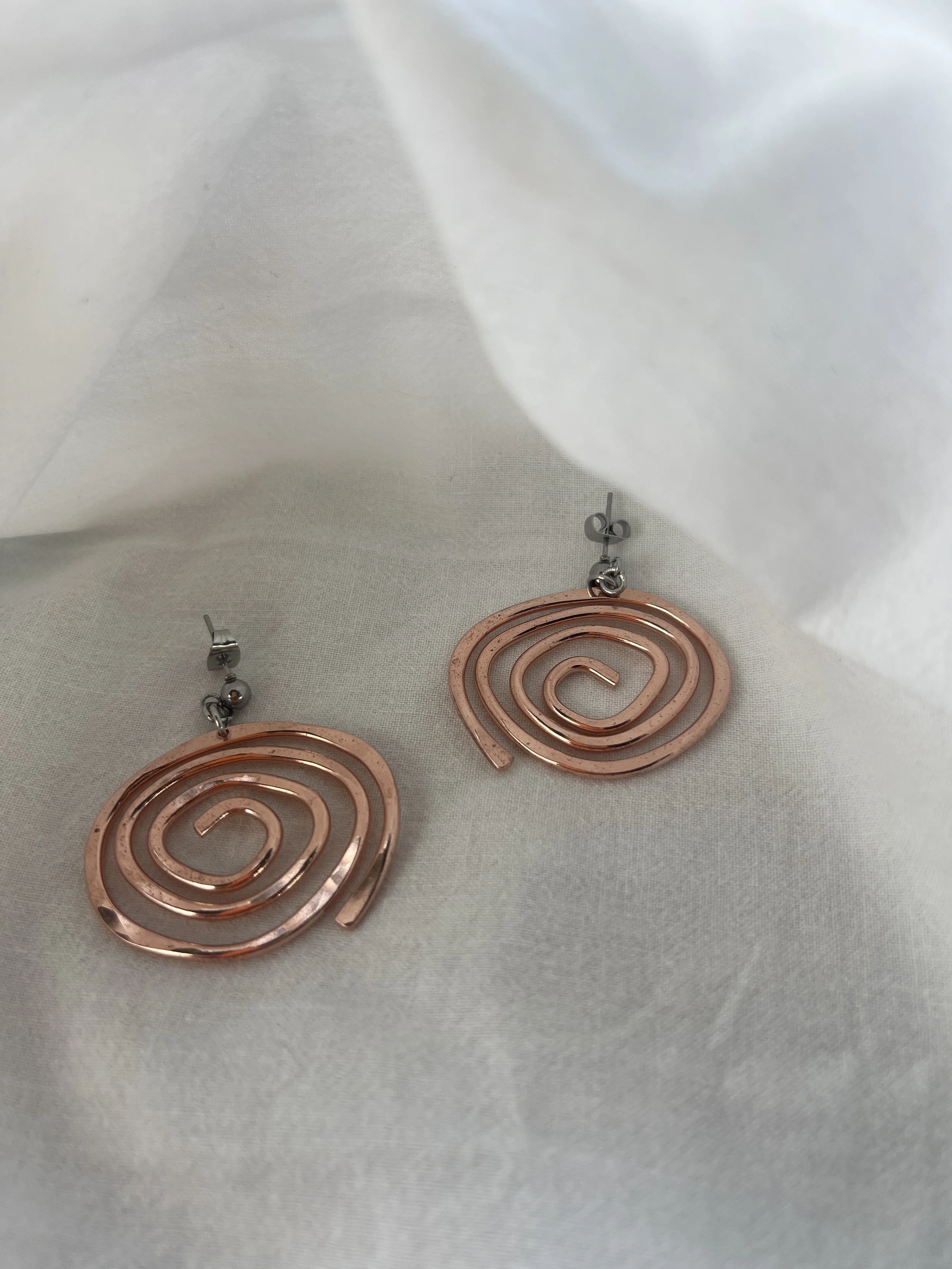 Funky spiral copper earrings 1.JPG