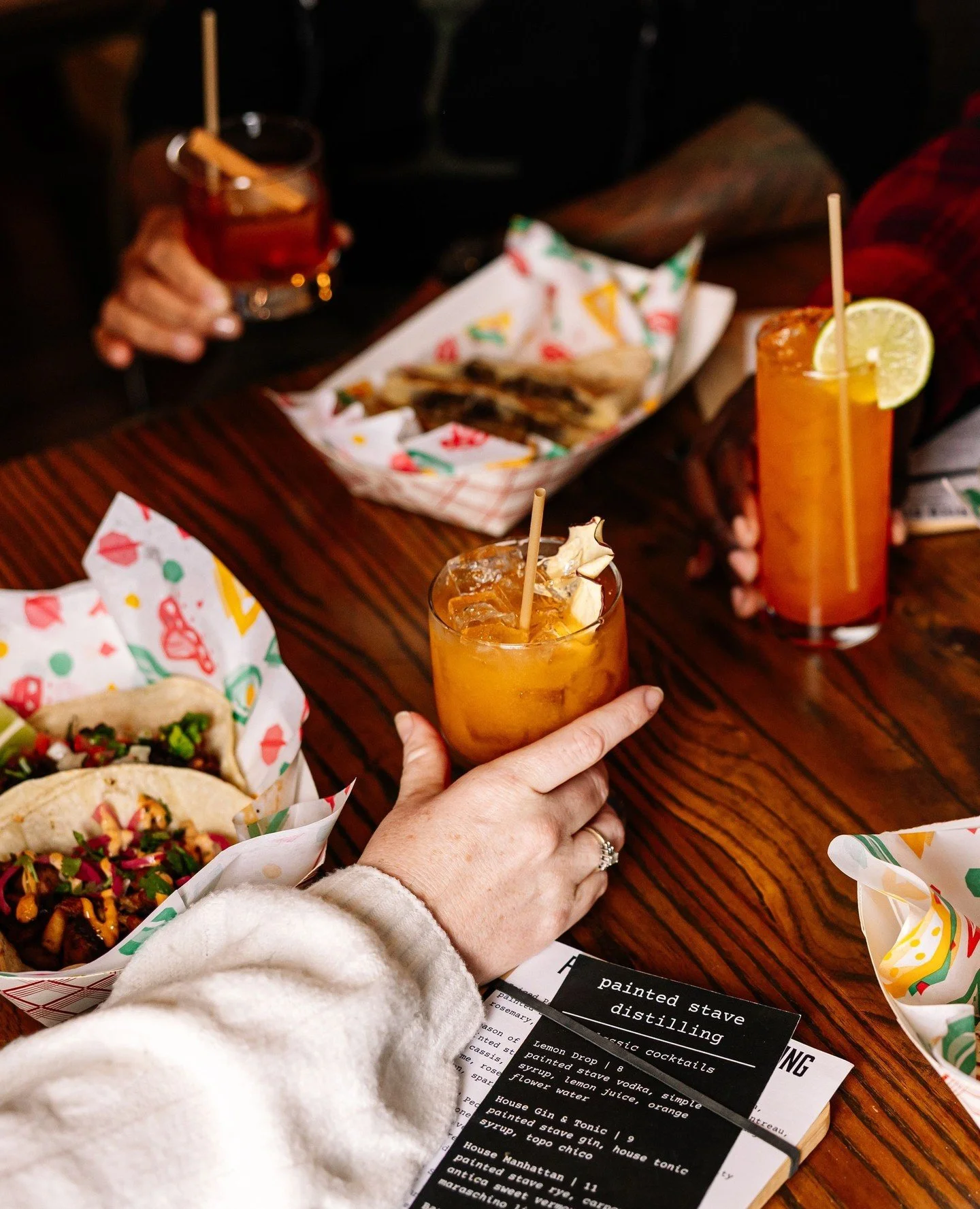 It's a January Sunday, might as well enjoy it with good friends, good tacos and good drinks. Feel free to bring your dry January pals as well- we've got some mighty tasty 'choose your proof' options on this winter's menu ❄️