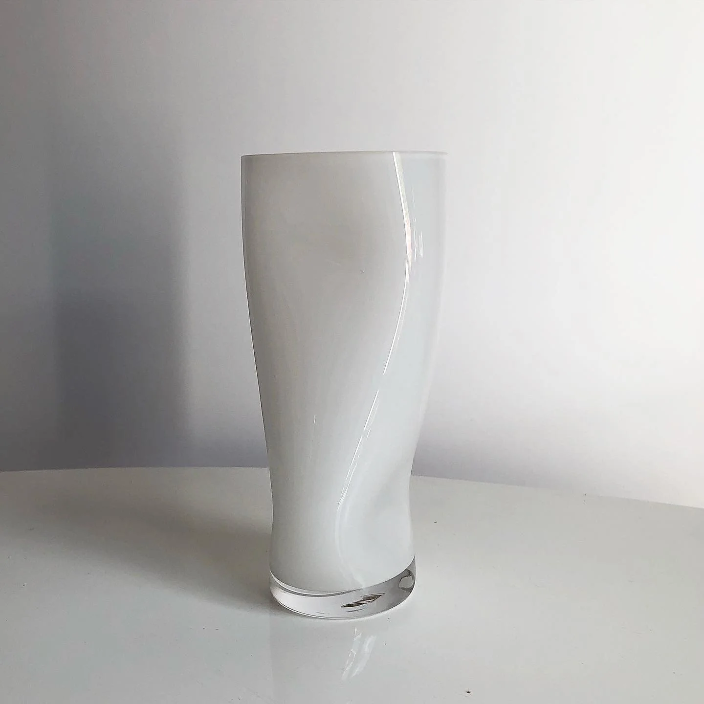 curve vase 2.jpeg