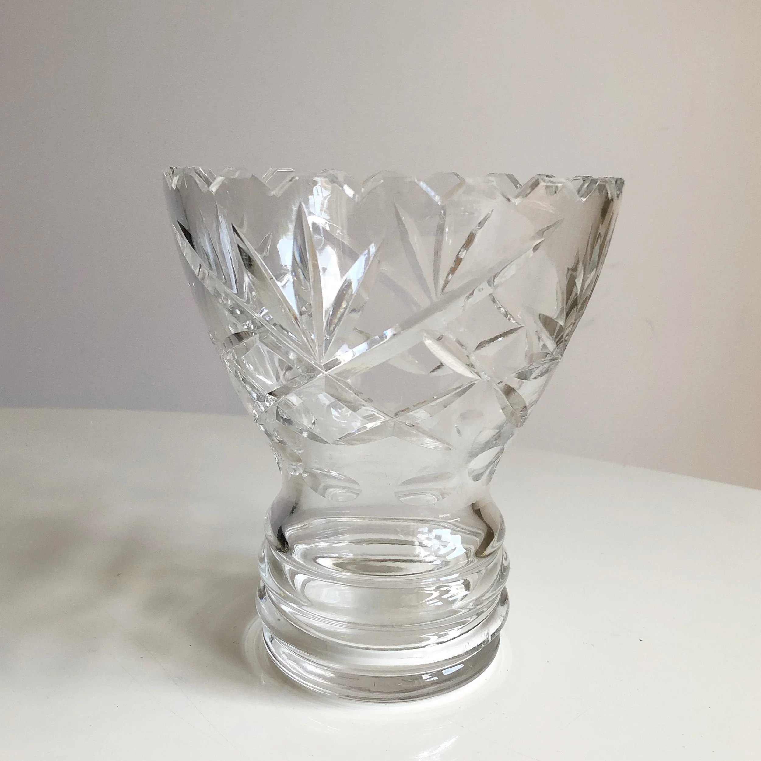 vintage glass vase 20.4.4.JPG