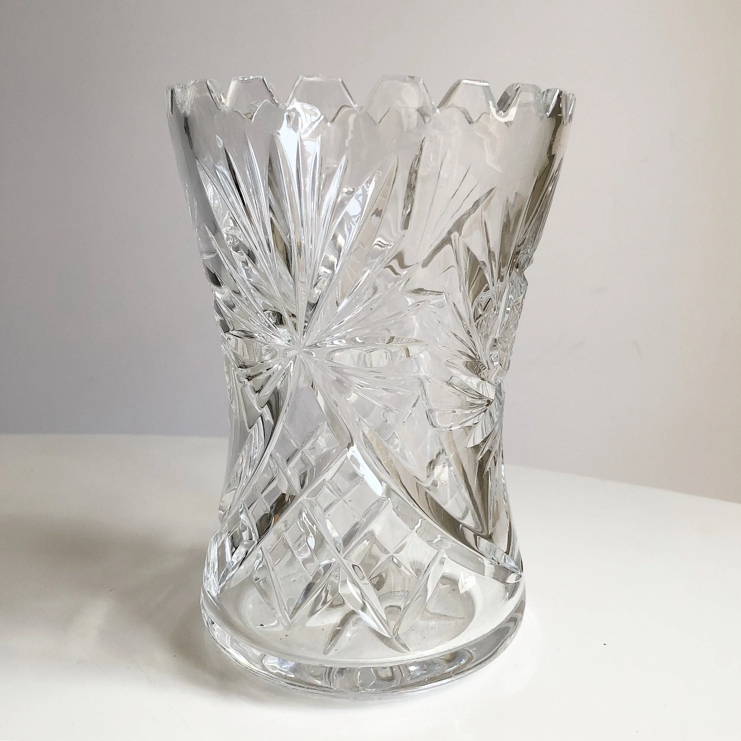 vintage glass vase 20.4.2.JPG