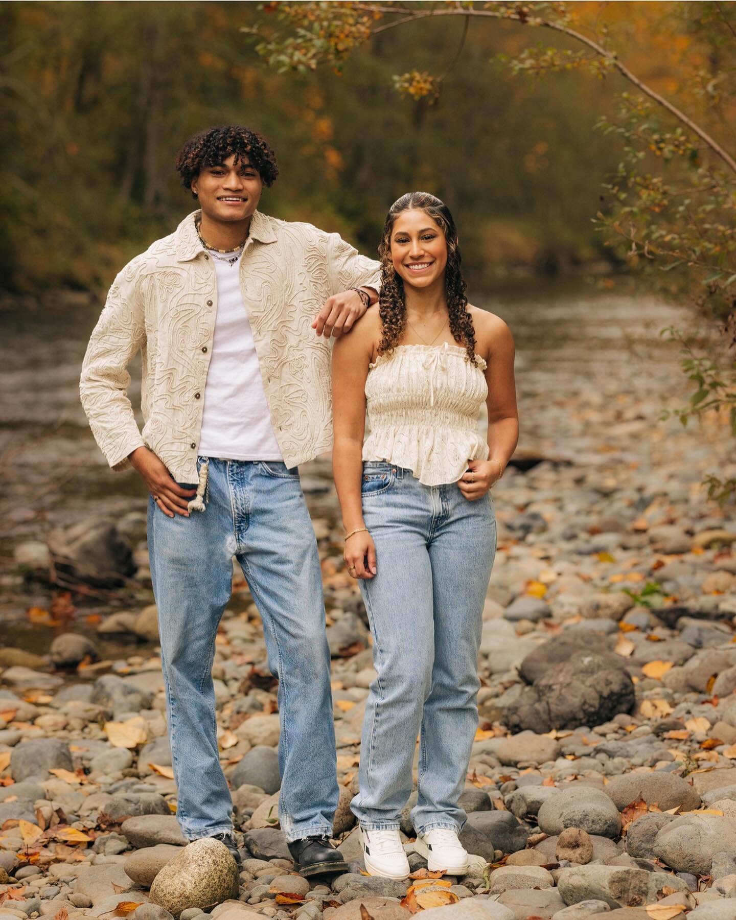 Okayyyy- how gorgeous are these two siblings? Ridiculous right? I love that they got a few together during Delaney&rsquo;s autumn shoot. 

Fall dates are starting to fill up, but there are still options for September and October loveliness. 🍂
.
.

.