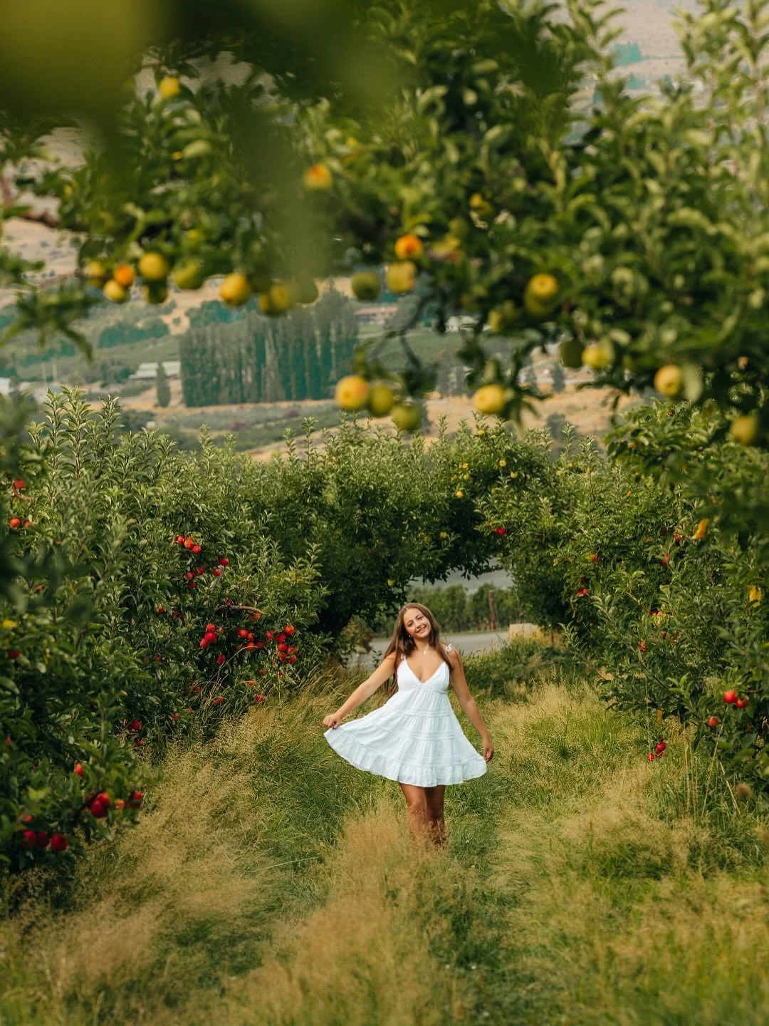 It&rsquo;s officially Fall which calls for some apple orchard photos with Olivia! 
It may be sweater weather but I&rsquo;m still  dreaming of late summer &hellip; maybe with a hot cider&hellip; but nonetheless&hellip;

Olivia- you are a dream and I l