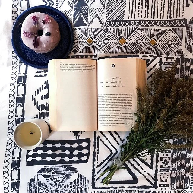 Hope everyone started off their Tuesday right with a beautiful breakfast and a good book!
*
What are you currently reading?
*
#bookstagram #bookish #readersofig #bookworms #bibliophile #bookphotography #tuesday #breakfast