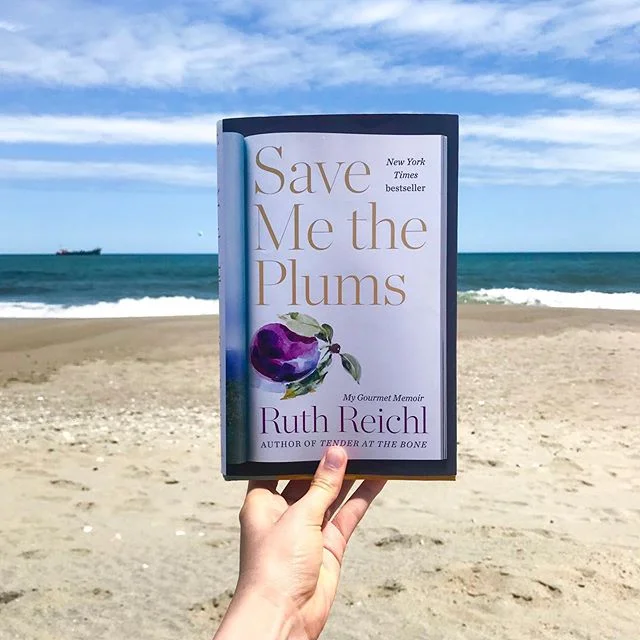 Summer is here at last and you can find us on the beach, that bustling city life a distant memory. At least for the next day or two 😉 And how else would we while away the sandy hours than by starting a new book &mdash; @ruth.reichl &lsquo;s memoir o