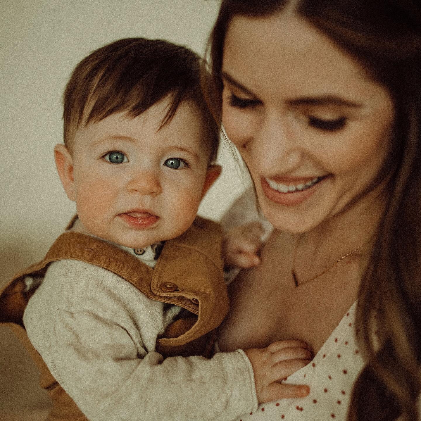 &ldquo;A mother&rsquo;s love will push you to the edge of the ocean while holding you above it. Her fearless strength keeps the wind in your sails.&rdquo;
.
.
.
#iamwoman #mothers #mamahood #motherhood #portlandmother #pnwphotography #oregonphotograp