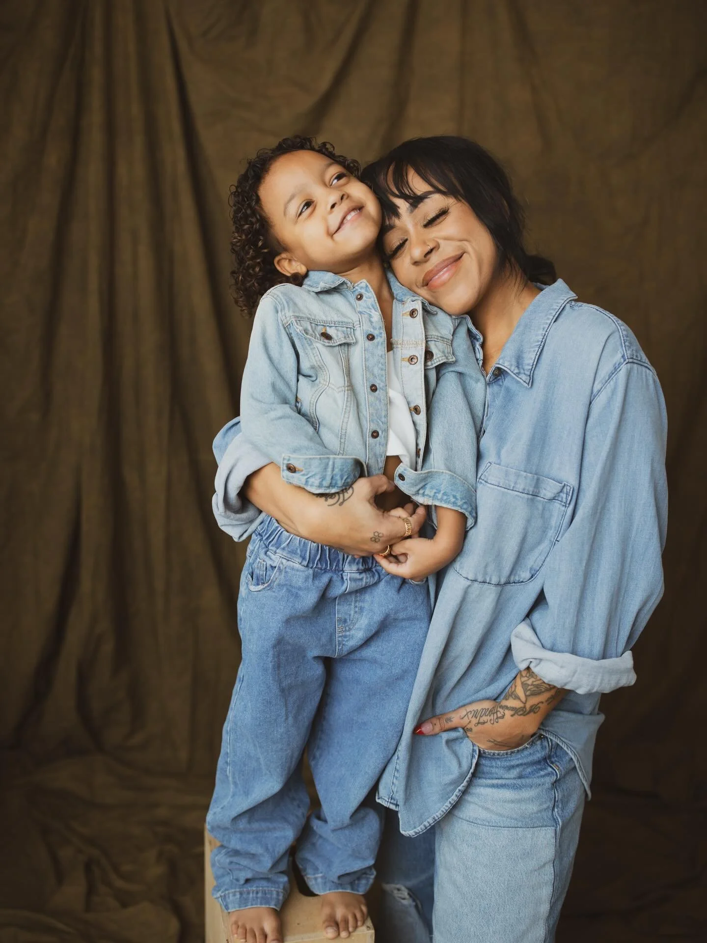 They call this a broken home, 
but nothing feels broken about it.
.
.
Happy holidays from me and my babies.
Thank you for your support,
Endlessly grateful. 
🖤🖤🖤🖤🖤🖤
.
.
#portlandphotographer #oregonphotographer #oregonlife #portlandfamilyphotogr