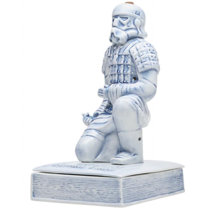 06-02-2017_yeenjoystudio_stormtrooperxterracottaarmyincensechamber_white_blue_16aw1605024_ja_2.jpg