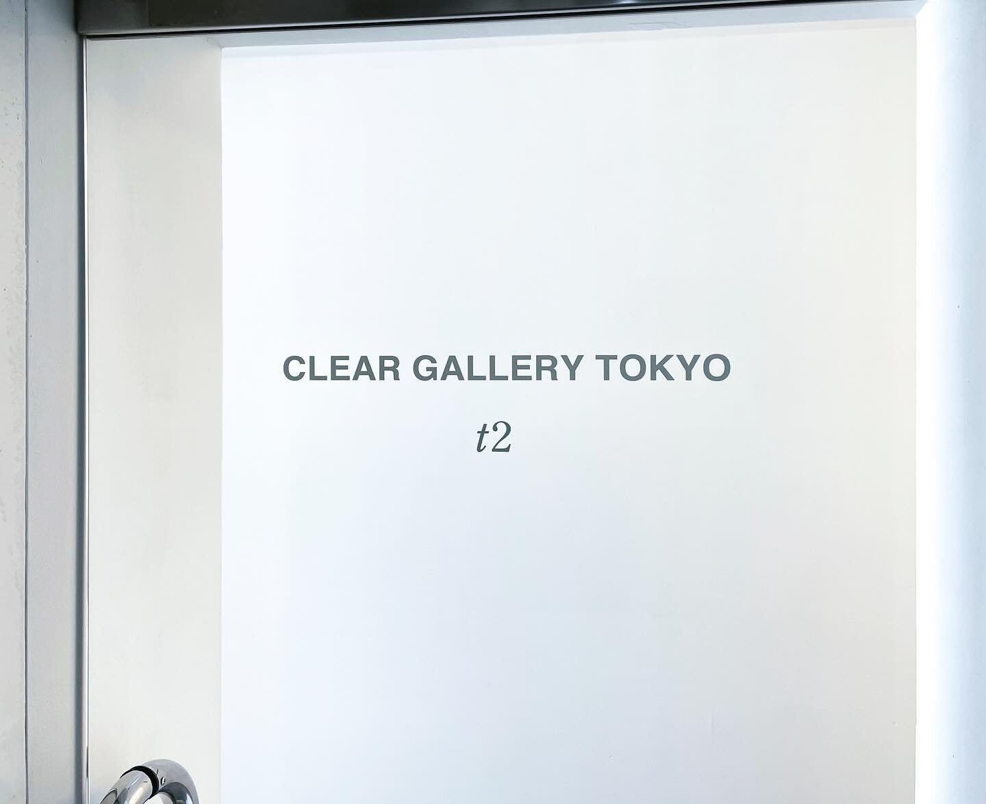 【お知らせ】
この度CLEAR GALLERY TOKYOは、アーティストの後方支援を基軸に先端技術を活用したアート事業を展開するt2(ティーツー)とパートナーシップを結び、六本木のギャラリースペースより芸術文化の発信をしてまいります。
今後はCLEAR GALLEY TOKYO企画の展覧会の他、t2による展示企画も開催していきますので、お近くにお越しの際はぜひお立ち寄りくださいませ。

CLEAR GALLERY TOKYO is pleased to announce a partnersh