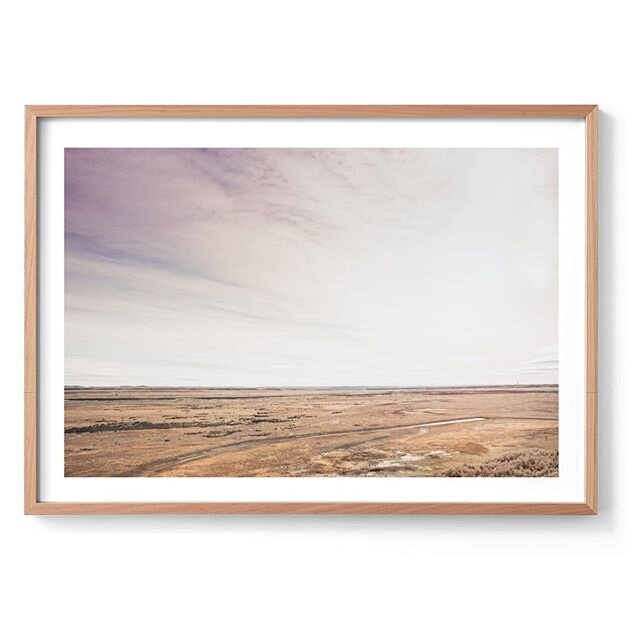 Argentinian plateau.. a magical, subtle way to bring the outside in. 🌅
.
Available online in a range of sizes and frame options with delivery to your door.