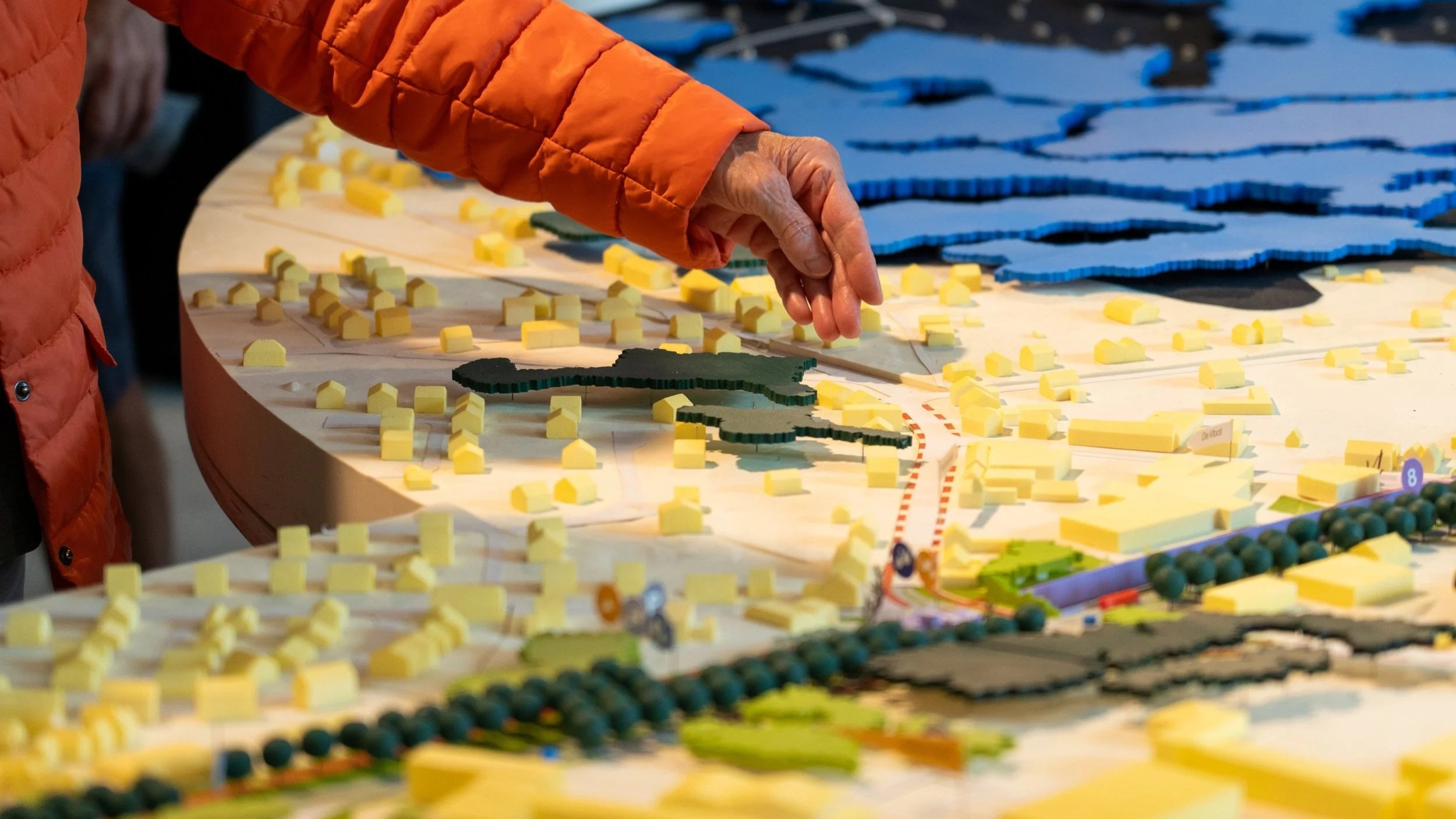 Infomarkt over de publieke ruimte boven op de tunnels en de Lokale Lus