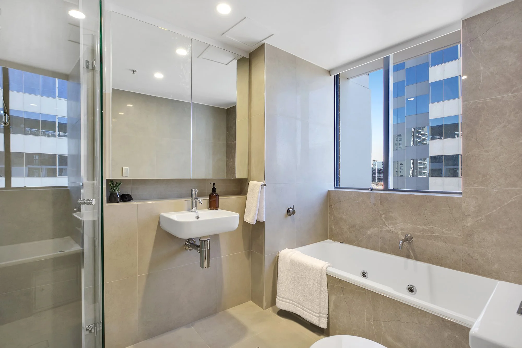 _86A1565-Bath Towel1-low.jpg