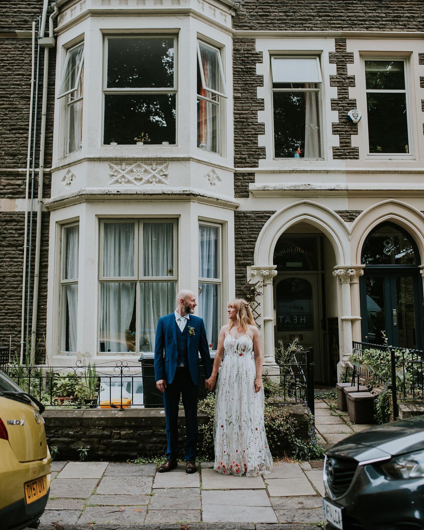 A couple of weeks ago on Jo + Tim&rsquo;s beautiful wedding day we decided to do a little walk around Pontcanna, and pop by their first flat together ✨

Love Cardiff so much ❤️ can&rsquo;t wait to share the rest of this gallery 💃 

#microwedding #ma