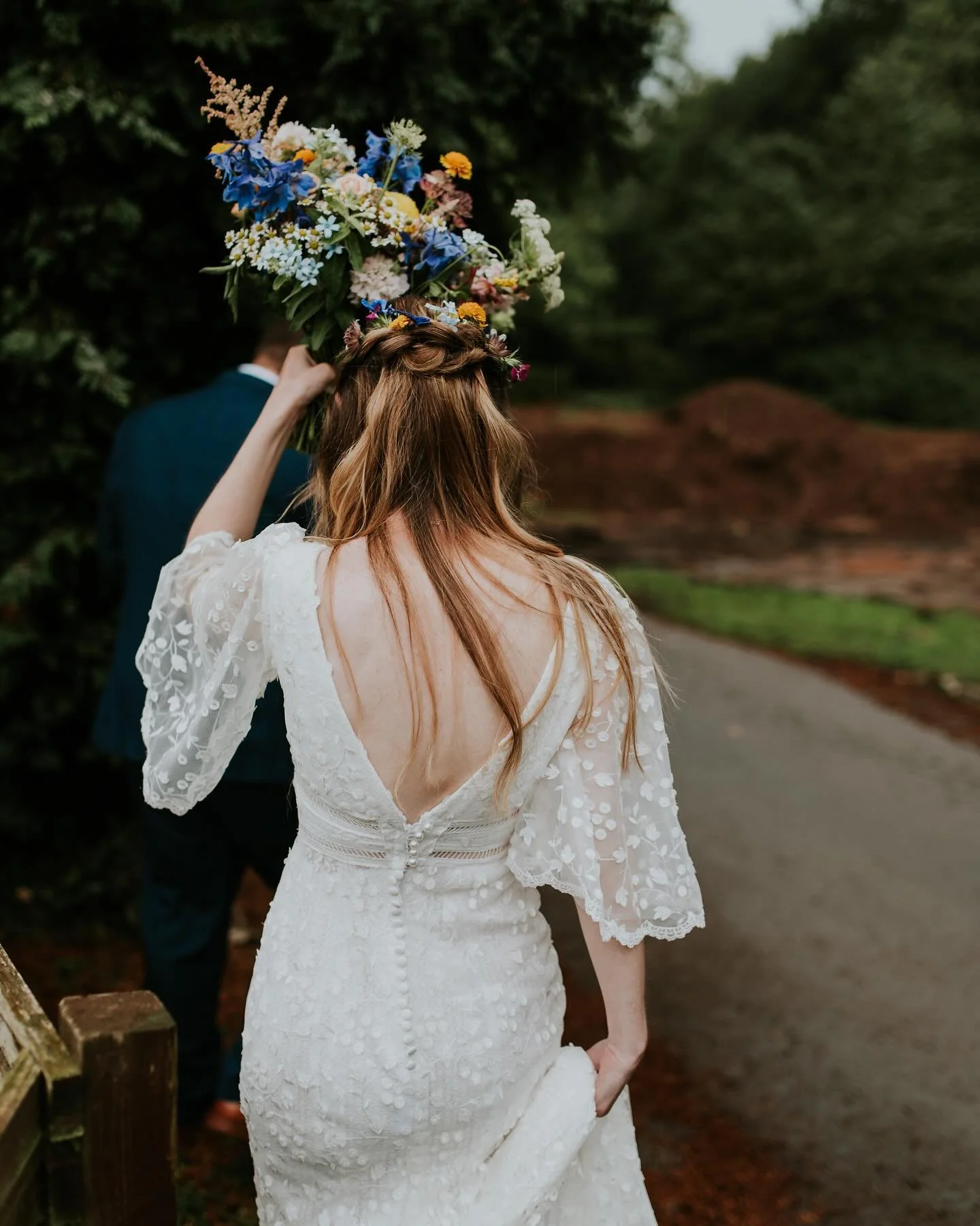 The weather is a bit colder than it was on this day back a few months ago - sent out this beauty of very colourful gallery and hadn&rsquo;t shared more of my favs. Too many to choose from ✨

Photographer - @marywtphoto 
Venue - @stmellonscountryclub 