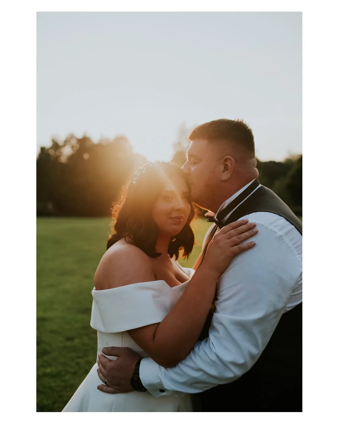 Thank you 2024 for a golden hour like this one ✨

We had all the weathers yesterday - my second time at this venue. Making the most of the courtyard and just look at that sunshine ✨

MUA: @mardon_mua 
Photo: @marywtphoto 
Content creator: @timeless_c