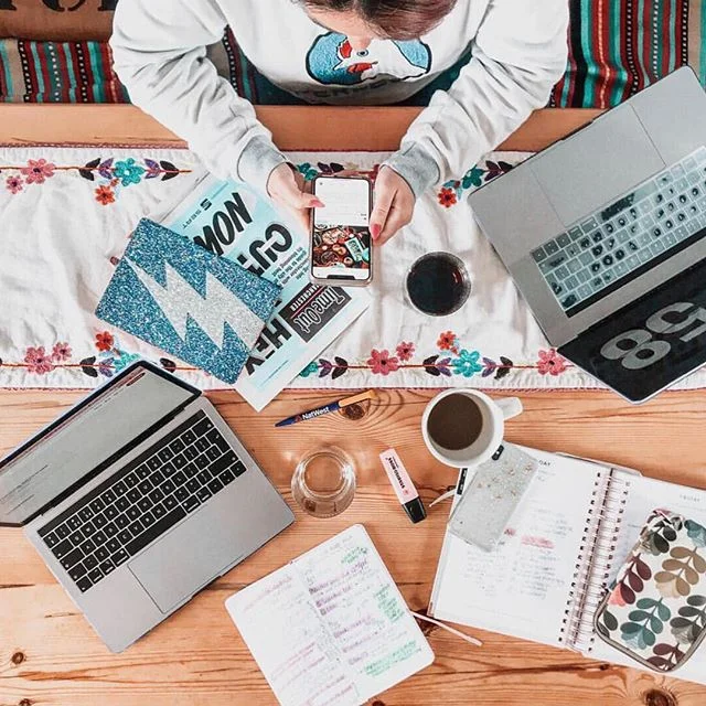 Jetpack&rsquo;s Meg is officially back to work in the UK following a busy three months working in LA on @I_weigh How was your Easter break? 🌎 What challenges do you face this week? We are busy planning social media, organising emails and planning a 