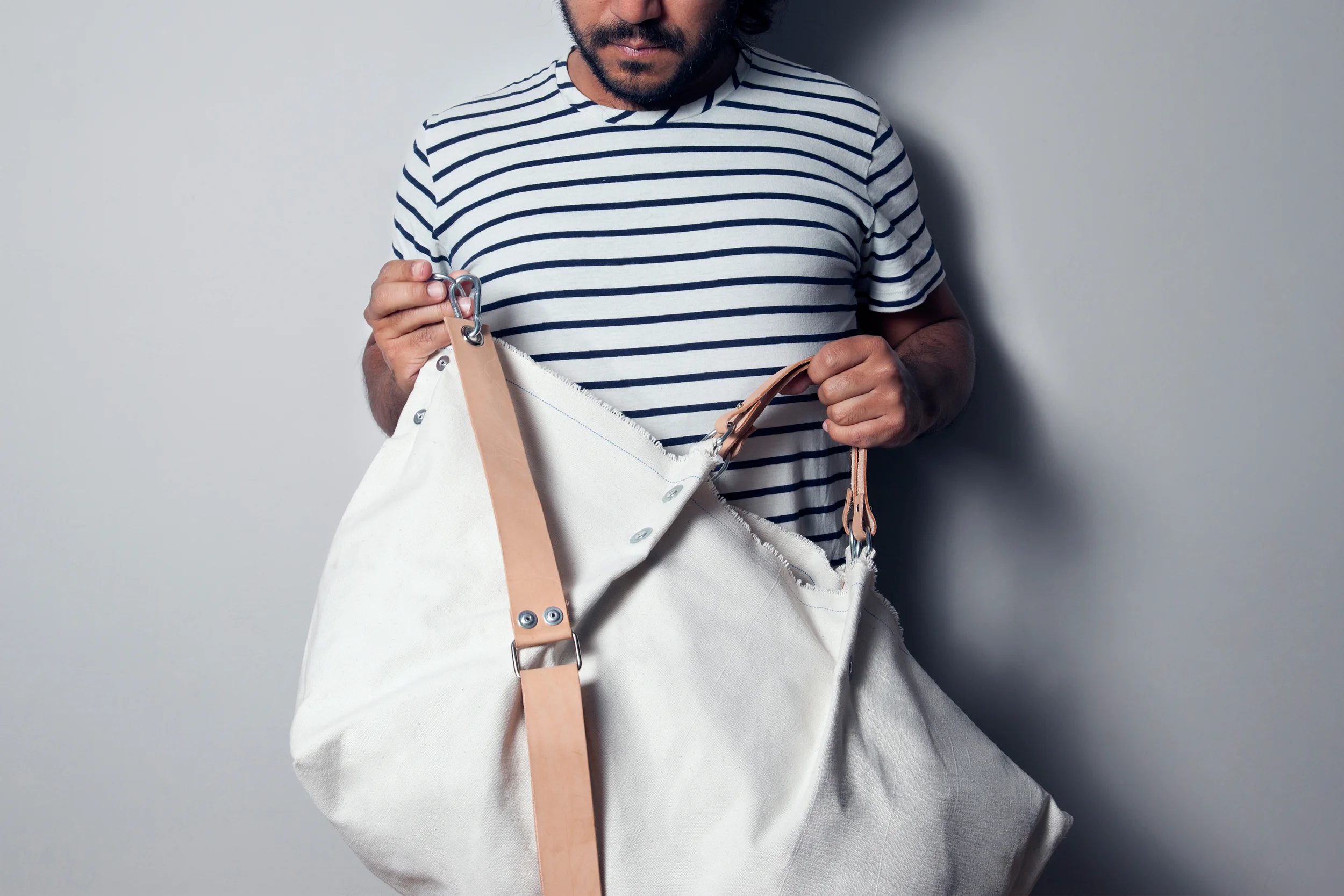 Carga_Canvas03_Model.jpg