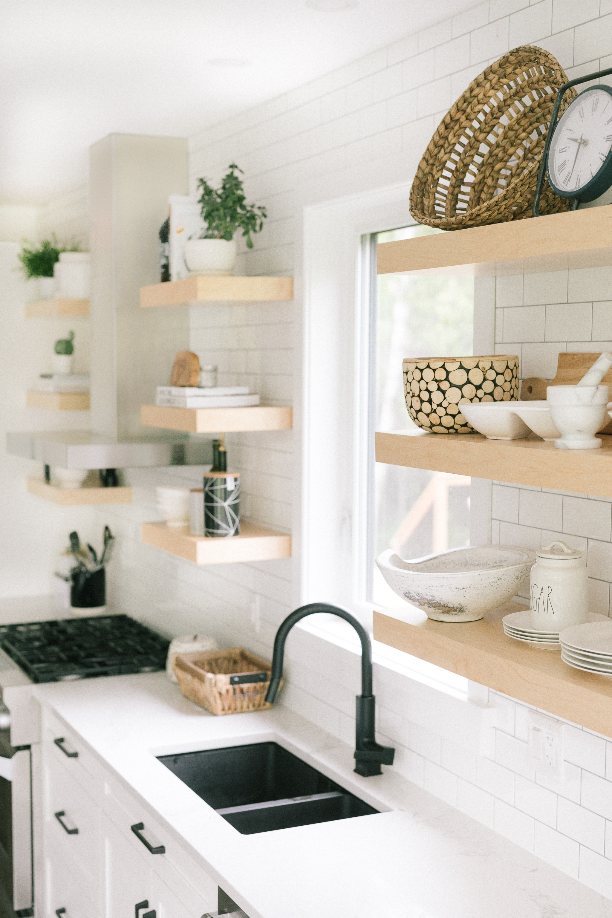 Interior-Design-Carp-Project-Kitchen-Bowls-Open-Shelfs