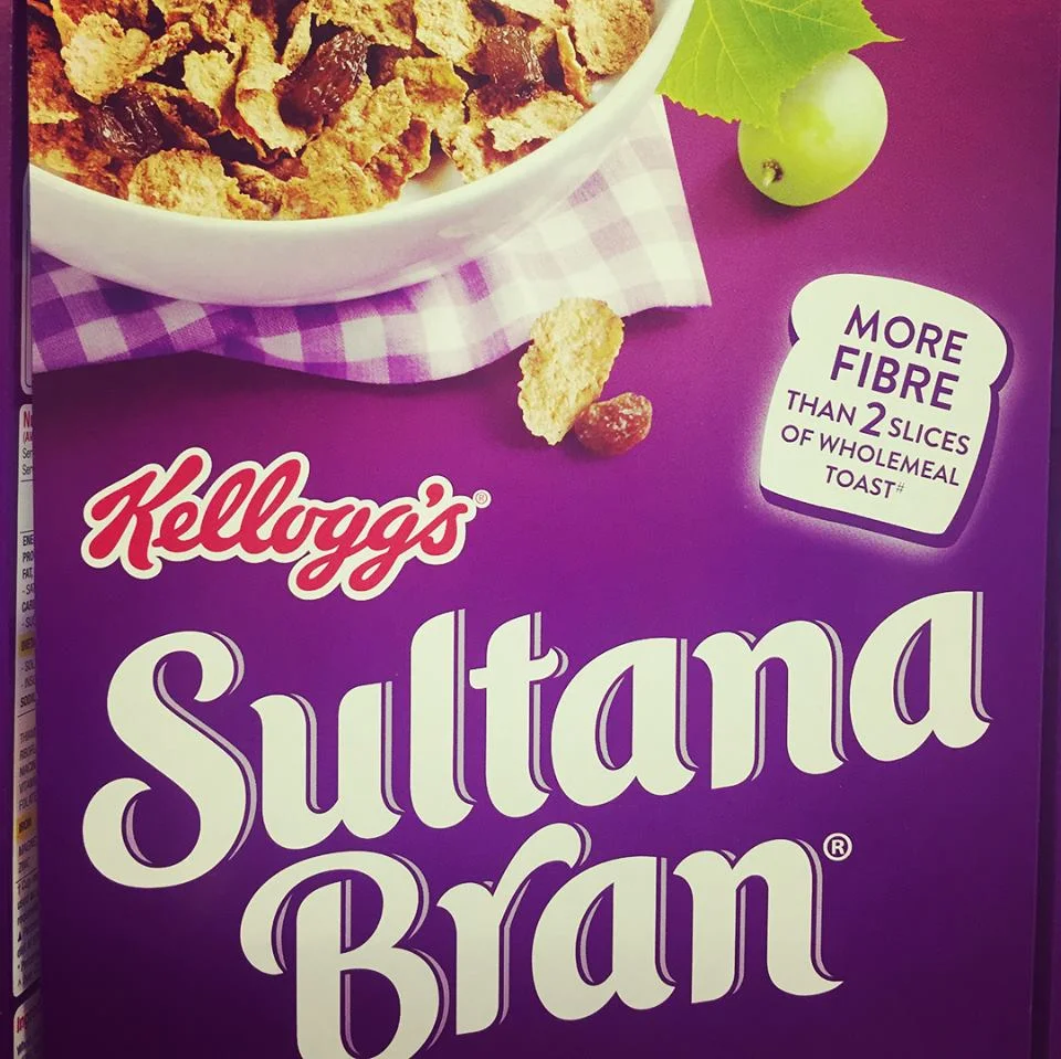 🤔 I’m often told that people think this cereal is confusing as they think it’s high in added sugar........but is it??? ✔️great source of whole grains and fibre to support gut health (3/4 insoluble 1/4 soluble fibre) ✔️reasonably low in salt (270mg/100g) ✔️low in added sugar - over 2/3 of the sugar in this product comes from the sultanas (yes the naturally occurring sugar from fruit gets bundled into the “sugars” line) ✔️has added iron, zinc and other B group vitamins ✔️provides 4.3g protein per 3/4 cup serve (would be 9g protein with 1/2 cup milk added) Verdict: 👍 Aside from some of the standouts such as Oats, Muesli and Weetbix, Sultana Bran is a pretty good breakfast cereal option!