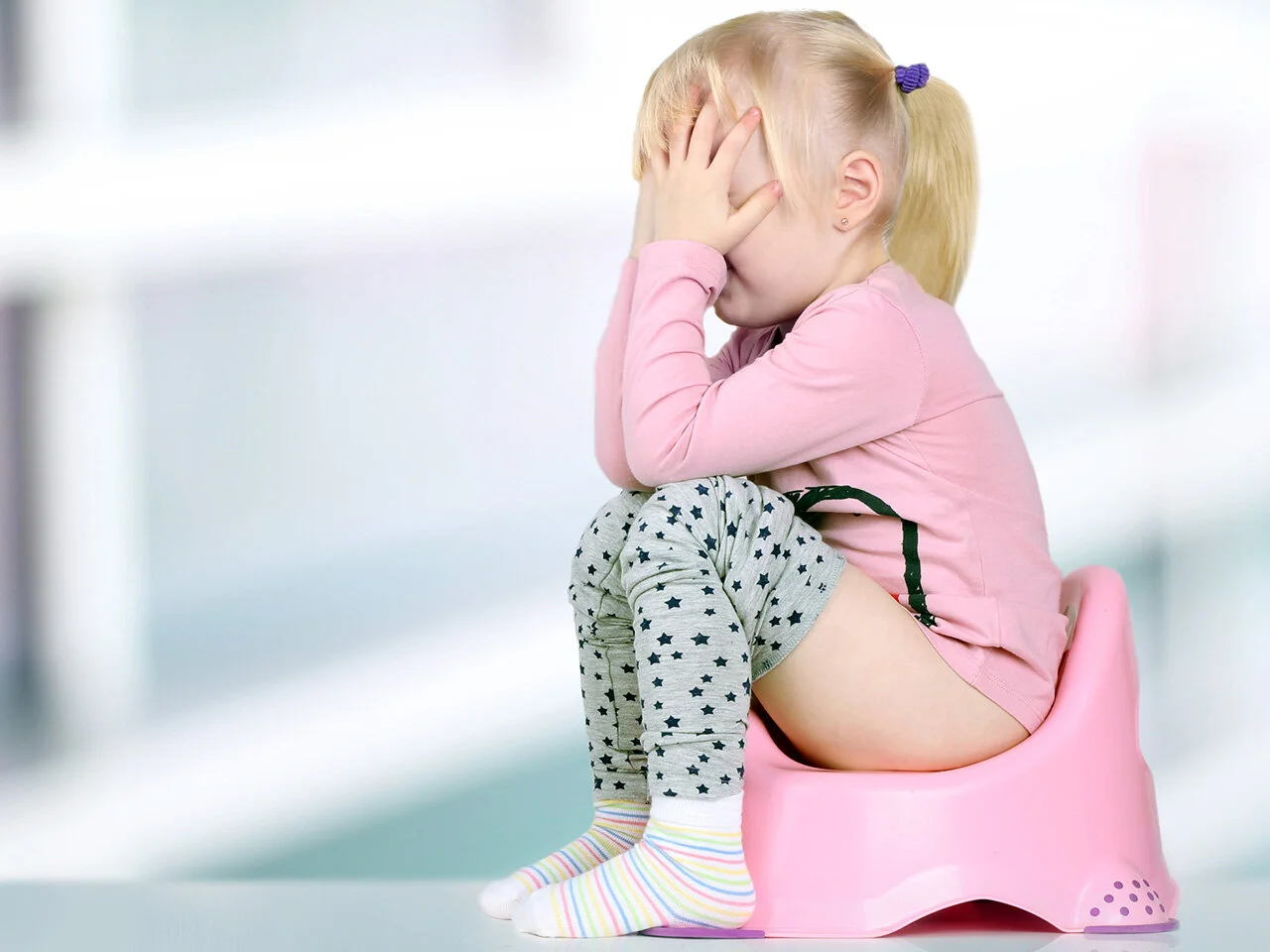 How to help children with constipation, through nutrition