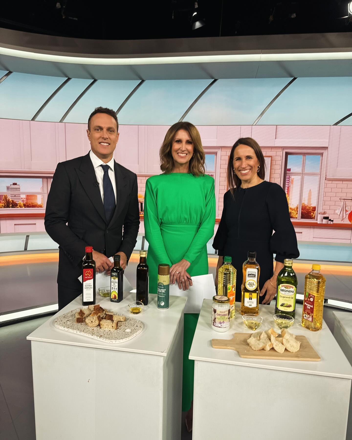 🫒Today was all about oils - which are best to cook with. It was a super fun segment with @mattshirvo downing avocado oil and @natalie_barr7  being made to drink rice bran oil 😆😆

To determine how &ldquo;healthy&rdquo; an oil is I came up with thes