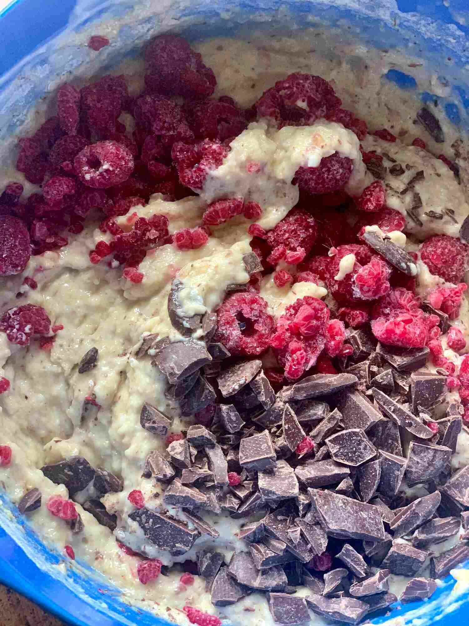 Raspberry choc-chip cake - yummy and healthy!