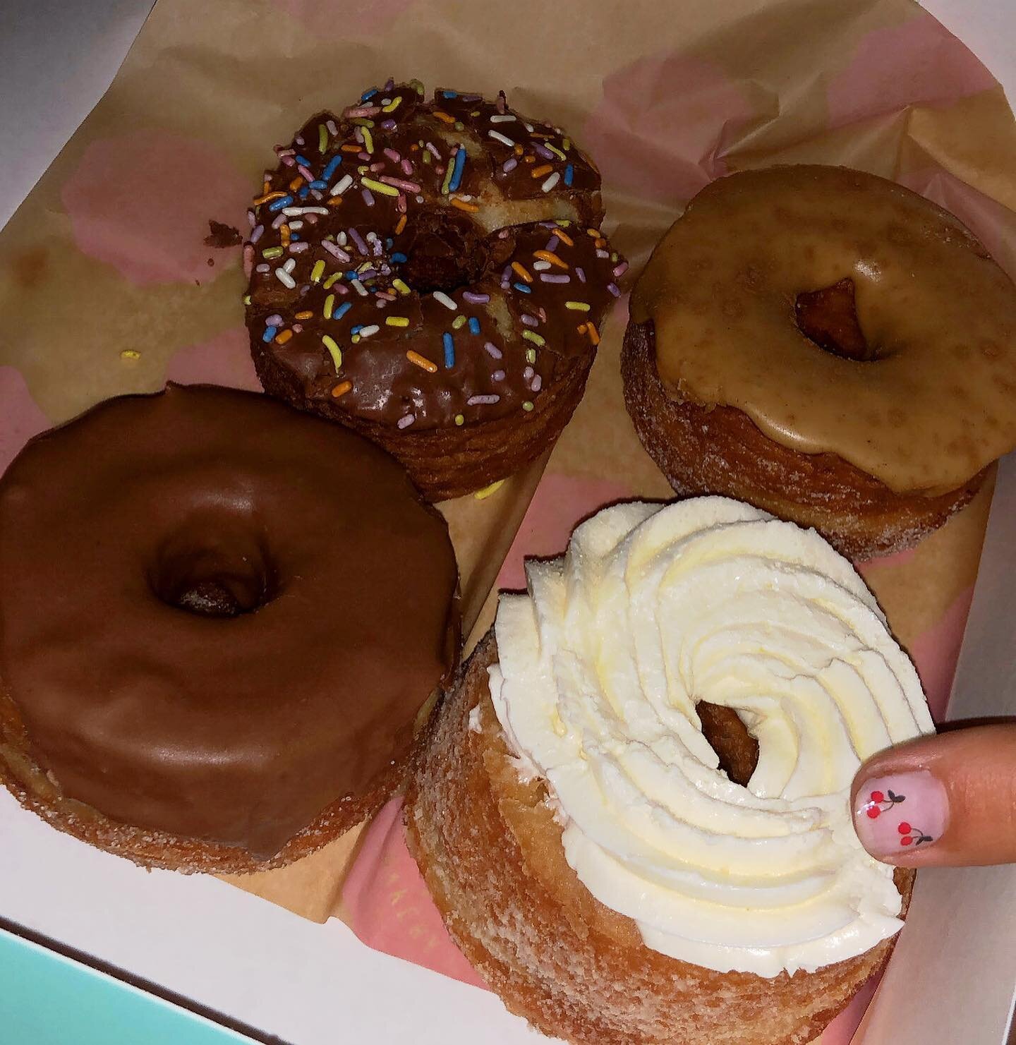 Nashville treats, happy Friday! 🍩@five_daughters_bakery 
.
.
.
#donuts #nashville #nashvilletennessee #nashvilleeats #nashvillefood #forkyeah #nycfoodie #goodfood #foodporn #friday #sprinkles #chocolate #chocolatelover #treats #breakfast #goodmornin