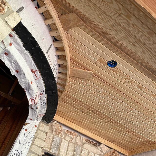 Cornice guys killed it Friday with this awesome wood ceiling coped to the curved, turret entry.  The radius rock pocket is ready to receive the final course of stone. #tudorhouse #historicarchitecture #oldworldcraftsmanship #escarpmentconstruction #c