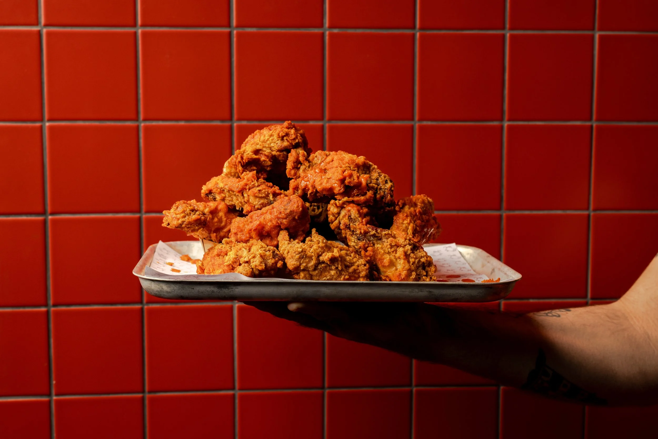 ButterBronsons_Wings&Christmas_Movingshades-35.jpg