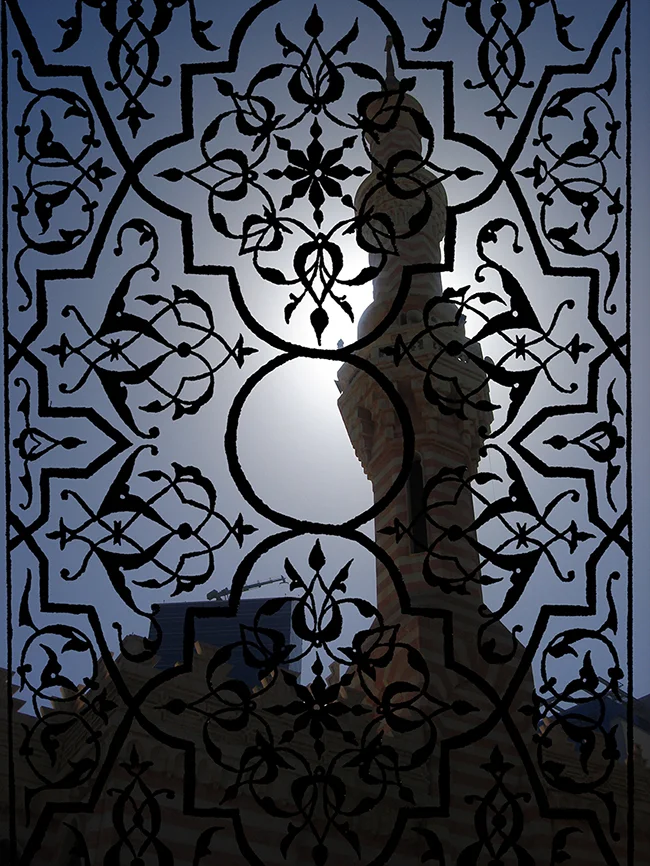 Minaret en Kuwait, 2016 Intervened digital photography 115 x 86 cm