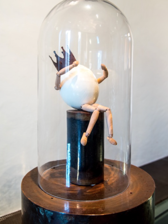 Gabriel, 2015 Mixed media: shell, wood and metal. Particular collection 45 x 25 x 25 cm