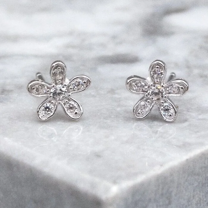 Sparkling Daisy Stud Earrings
