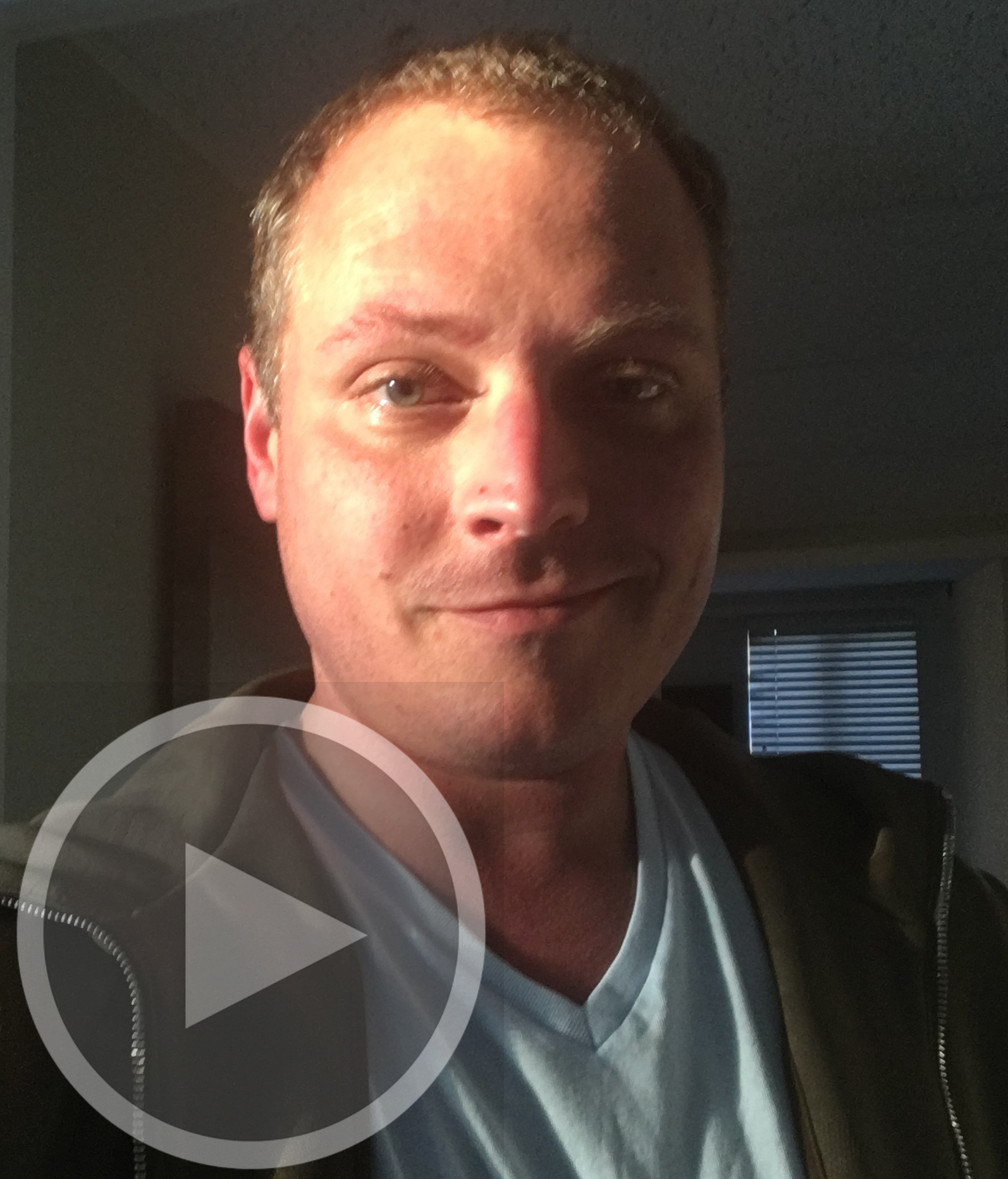 Life As Art - Episode 008: Guy Bell Guy Bell, an artist mid-evolution, gives us a beautiful discussion to kick off the new year. Guy's photorealistic naturescapes transfix viewers and inspire younger artists. Listen for his description of the creative process, his meditative practice and his views on the healthy role of failure. Guy owns DRAWL Southern Contemporary Art Gallery in Little Rock. His paintings have been displayed at shows around the country and at the Crystal Bridges Museum of American Art. You'll want to hear his optimistic view on what it means to be a neighbor, and how to focus your intention for the positive every morning. See more at State of the Art and guywbell.com .