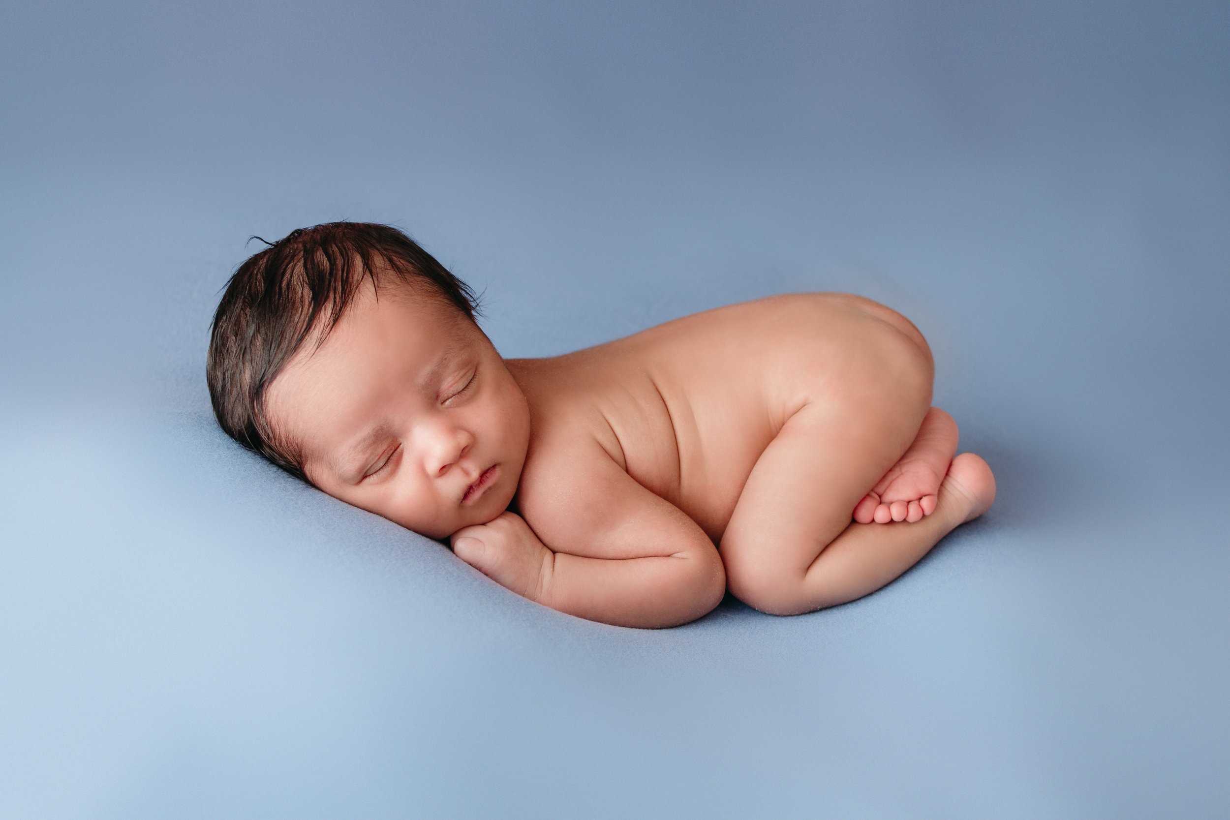 Simple newborn baby photography in blue