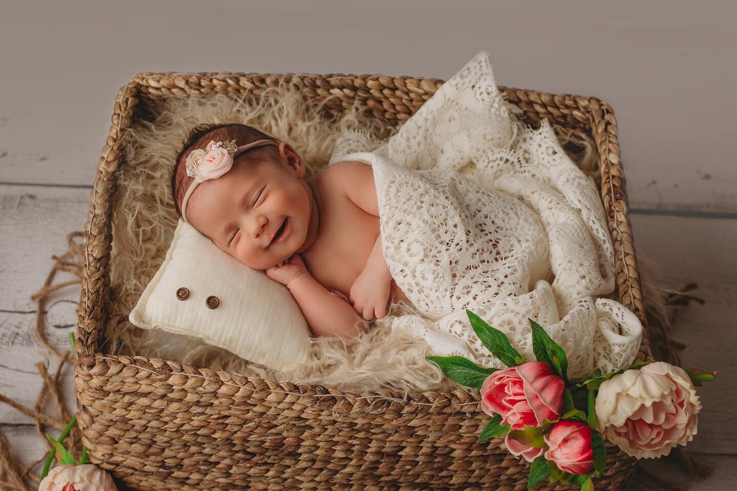 SMILE! It&rsquo;s almost Friday, y&rsquo;all! 🌸 
.
.
.

#highpointphotographer #babywhisperer #greensboroncphotographer #babyportraiture #bestnewbornphotography #greensboronc #ncphotographer #greensboronewbornphotographer #taymarienewborns #newbornp