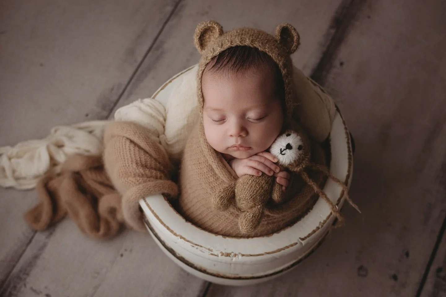 One of the most favorite parts of my job aside from snuggling babies, is meeting all the beautiful families. I especially love when they make their session unique to them&hellip; peep the last photo 🐾 #newbornsandpuppies #highpointphotographer #newb