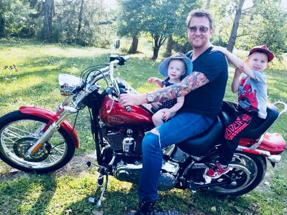 I&rsquo;m selling my 2017 Harley Davidson Custom Soft Tail. Excellent condition. $8995. 42,000 km. Just don&rsquo;t use it anymore. 

Payment plans available. 

*Niece and nephew not included