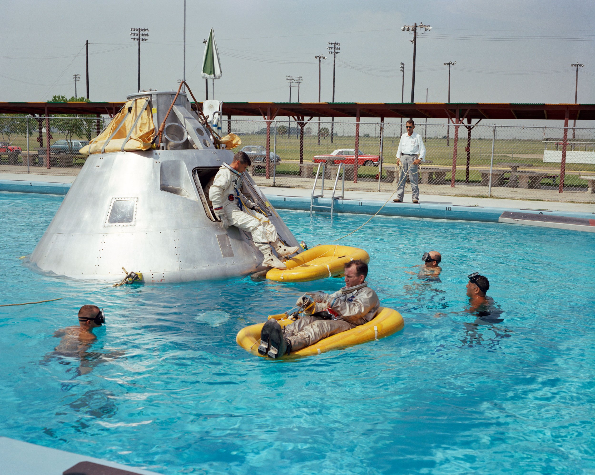 Apollo_1_astronauts_Edward_H._White_II_and_Roger_B._Chaffee_during_water_egress_training.jpg