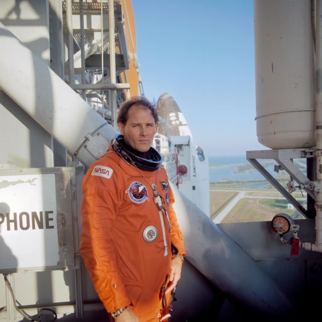 sts-33-ms-carter-on-ksc-lc-pad-39b-195-ft-level-with-ov-103-in-background-8b9f9f-640.jpg