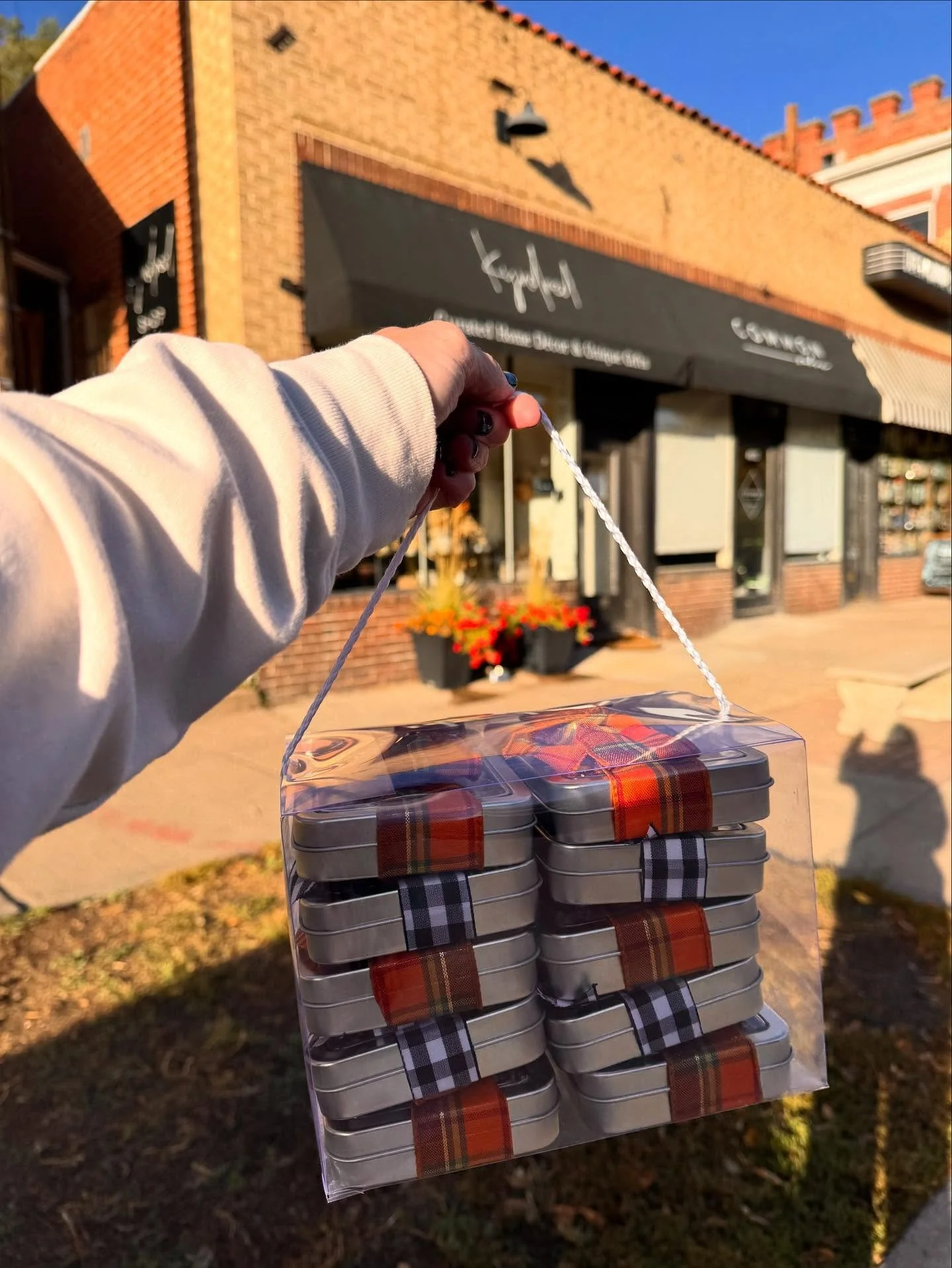 Need a hostess gift for a Halloween party 🎃 @kyndredshop has you covered 👻 
.
@sweetaddictiontoffee 
.
.
#sweetaddictiontoffee #halloween #toffee #hostessgift #sweet #gift