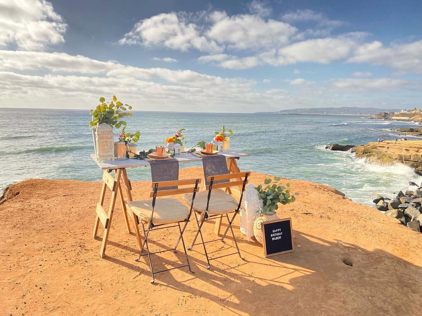 Beach picnics are the vibe this summer 🌻🍉☀️🫶 

#popuppicnicco #summerpicnic #sandiegopicnics #visitsandiego #sandiegotourism #thingstodoinsandiego #oceanbeachsandiego #anniversarygifts