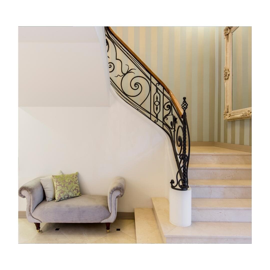 Oh, that staircase!

#interior #decor #interior4all #interior123 #decoration #interiors #staircase #homedesign #interiorstyling #interiordecor #instahome #modern #designer #grandinteriors #luxuryinteriors #luxuryproperty