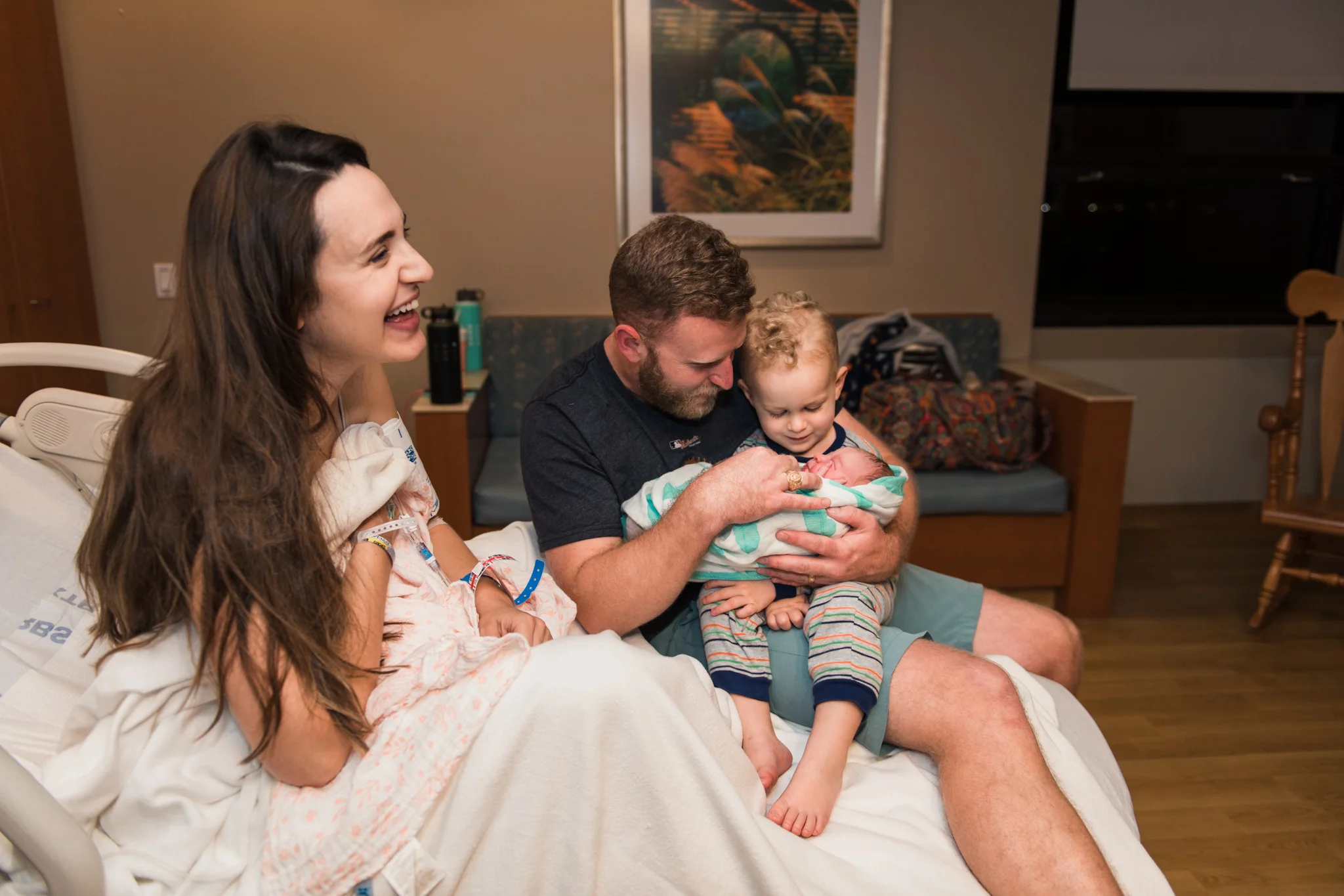 mom-laughing-with-family