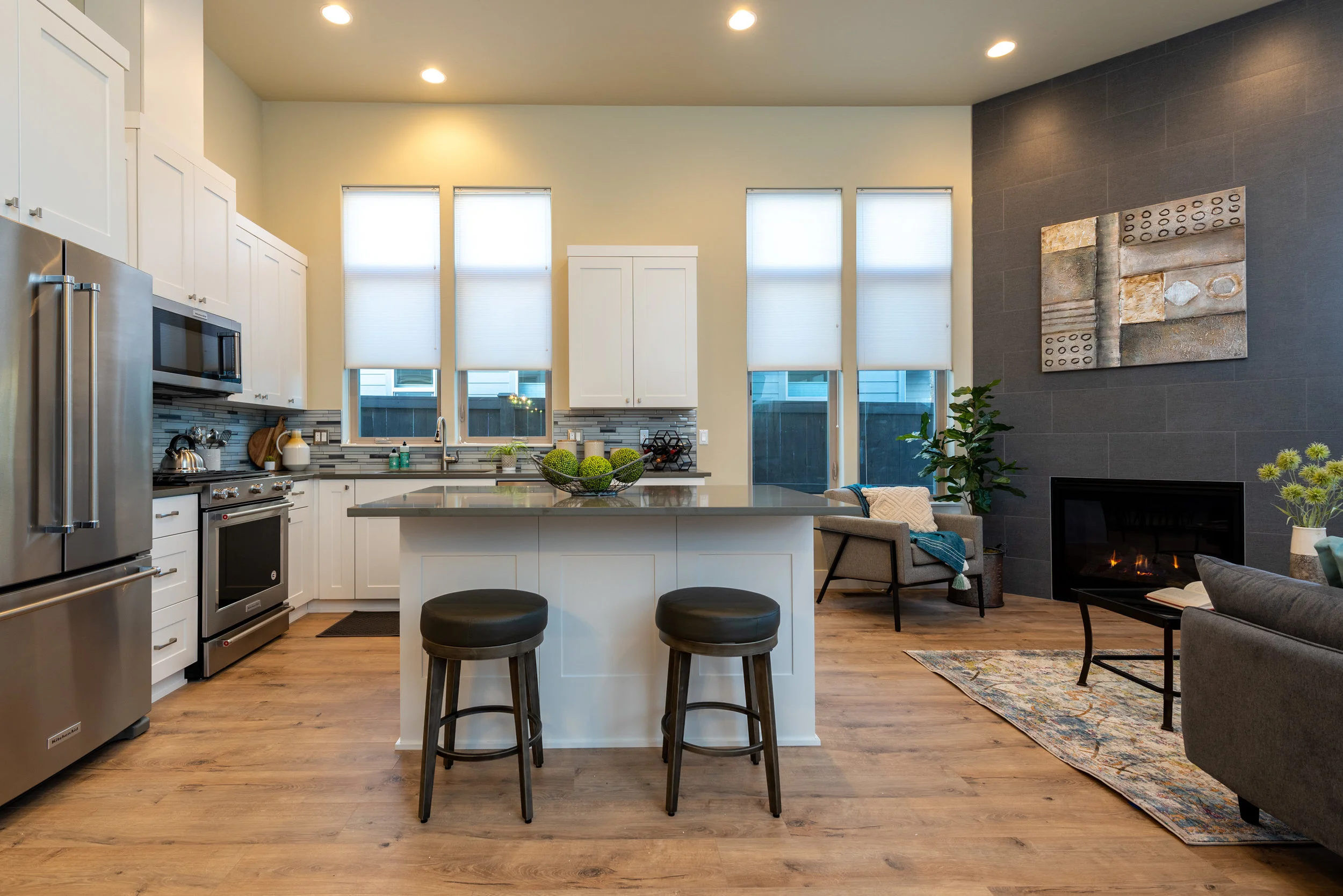 living and kitchen1.jpg