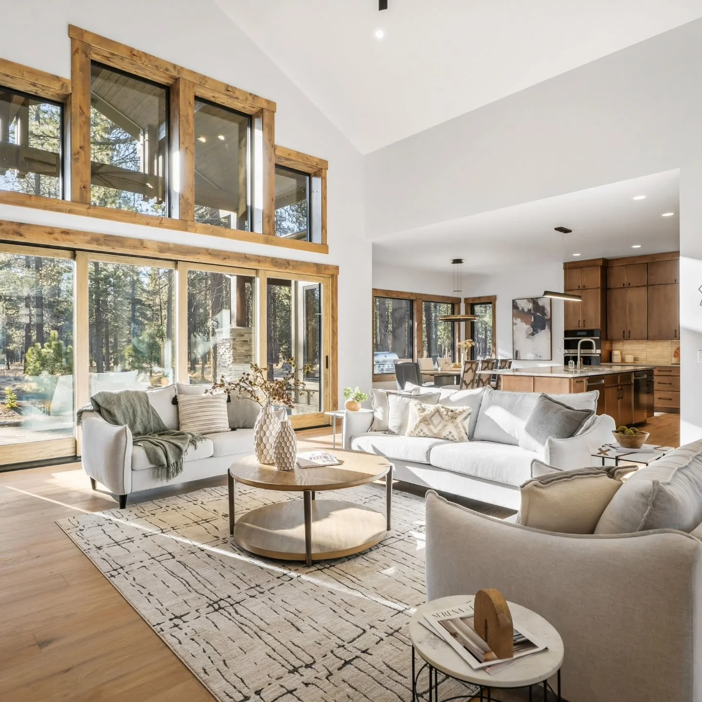 A home where everyday life happens 🤍

Morning coffee in the kitchen, family dinners at the table, and quiet evenings by the fire ... this Caldera Springs home was created for living well together.

Every space feels welcoming, comfortable, and ready