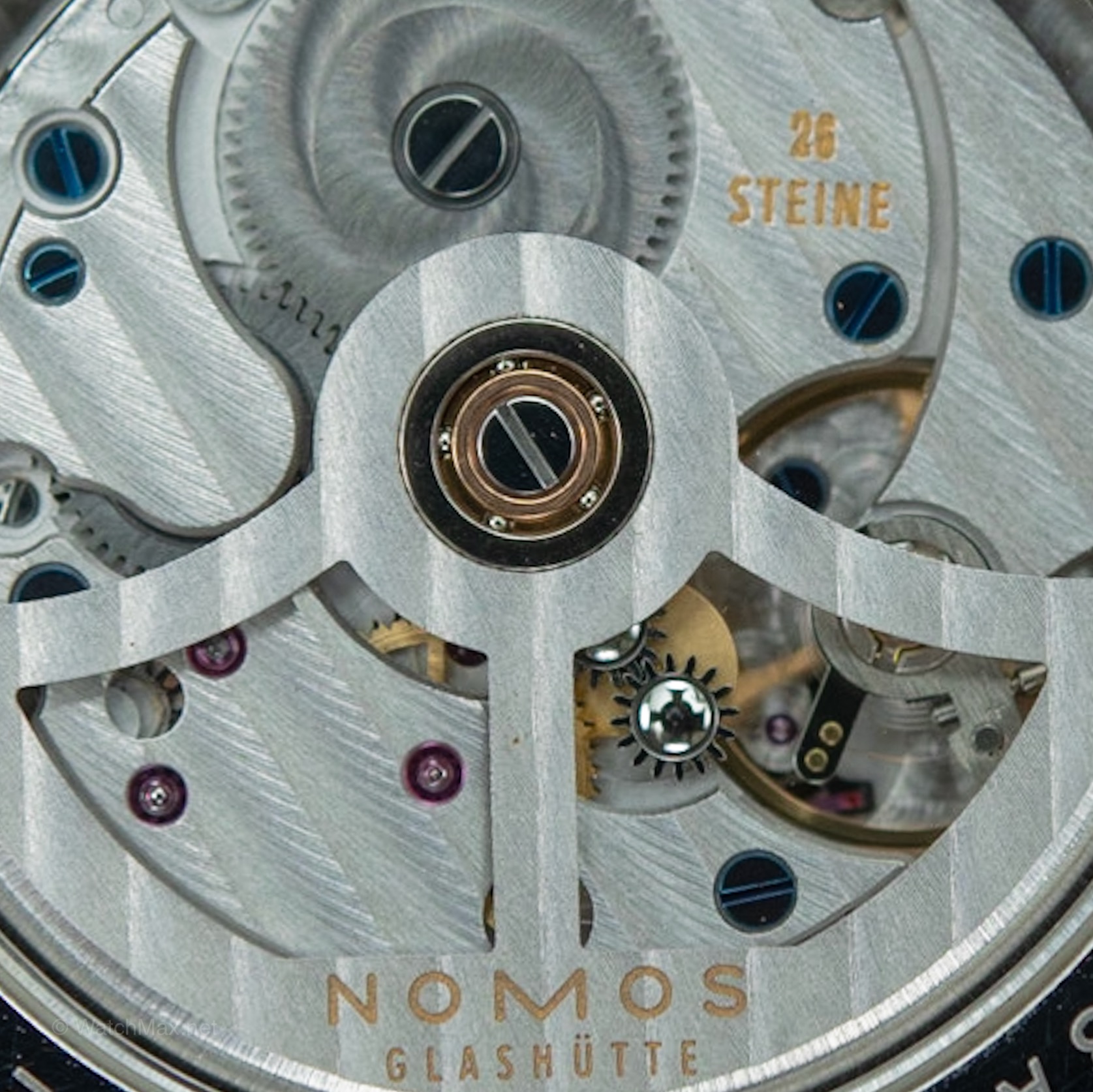 nomos-tangomat-gmt-11.JPG